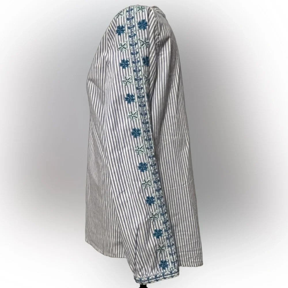Vineyard Vines Seersucker Embroidered Savannah Top🌹 - Picture 6 of 10